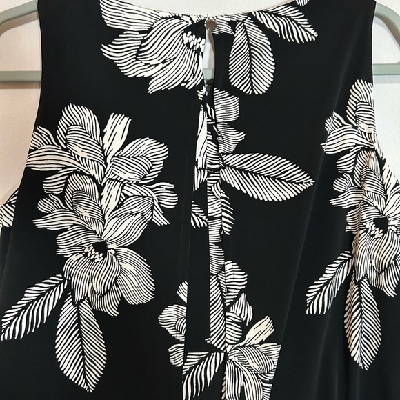 Chico's Black and White Asymmetrical Floral Dress Chico’s size 0 - Picture 6 of 12